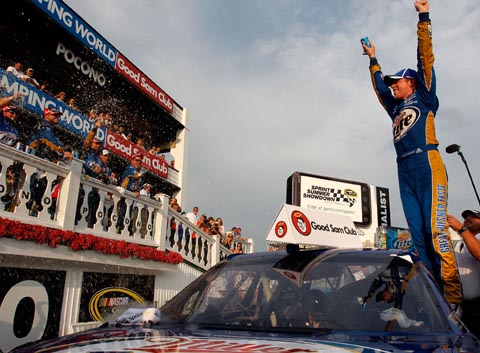 2011_een_juichende_brad_keselowski